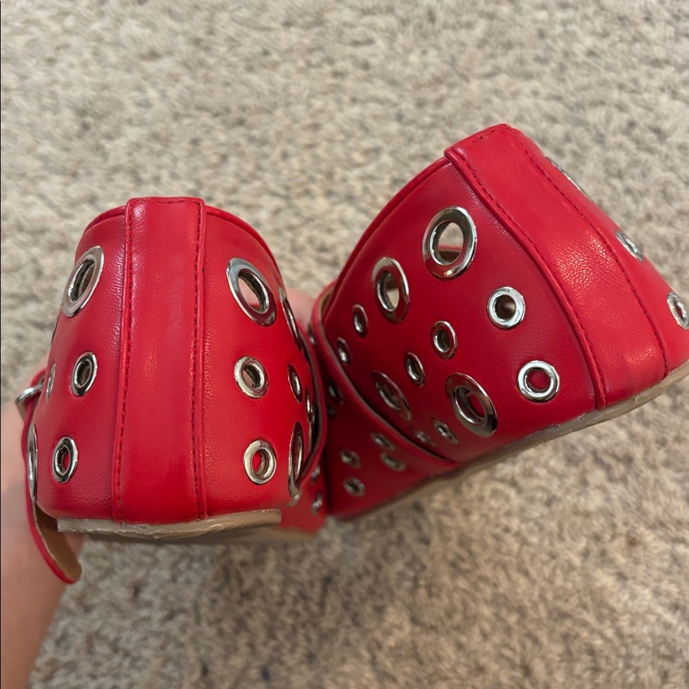 Red Flats. - Picture 3 of 3